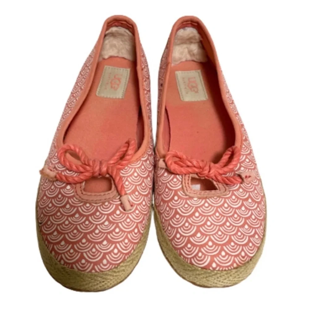 Ugg Syleste women’s pink/ white scallope fabric espadrille ballet flats size 7.5